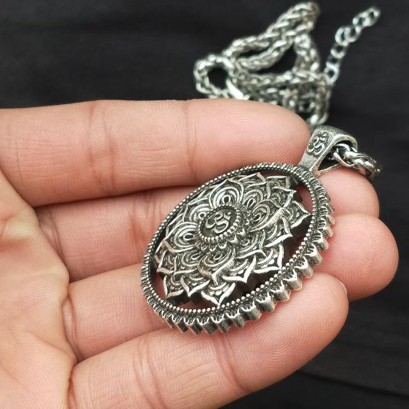 2024 New Zinc Alloy Om Pendant Necklace - Rudraksha Mala Jewelry